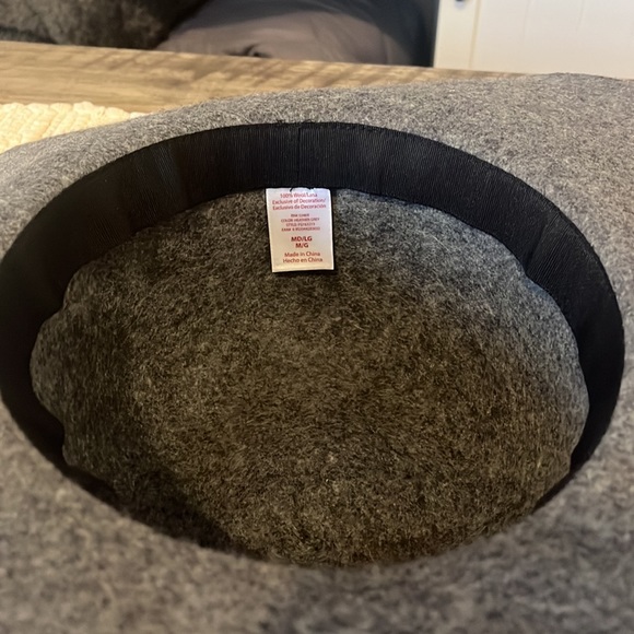 Hat - Picture 3 of 4